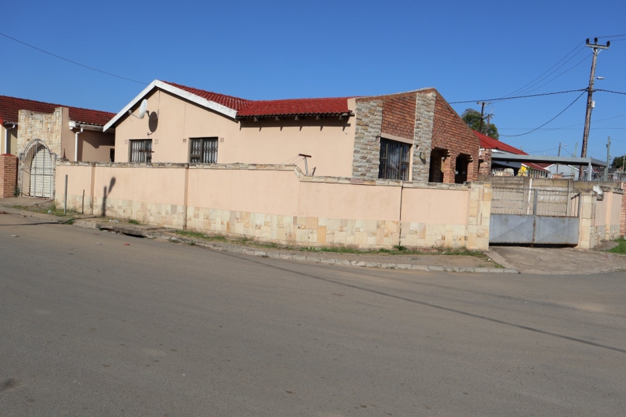 4 Bedroom Property for Sale in Zwelitsha Eastern Cape